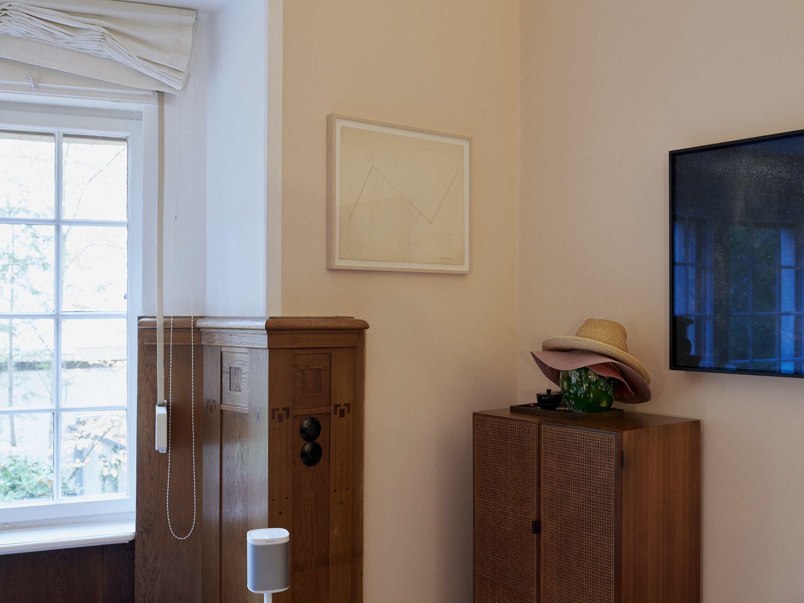 Wohnraum mit Kunstwerken im Privathaus der Stiftung